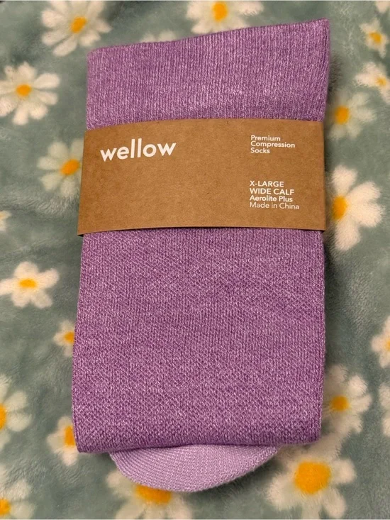 Wellow Lavender Twist Wide Calf Knee High Aerolite+ Compression Socks - size XL