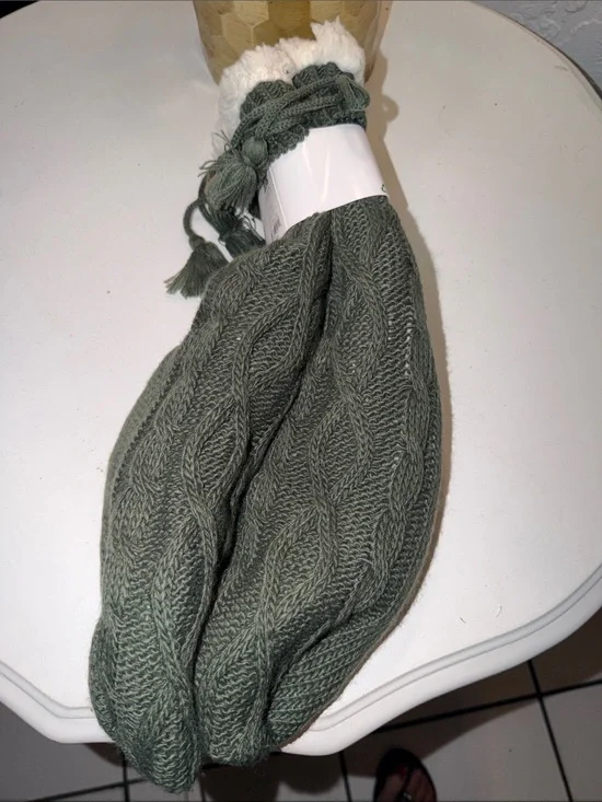 Cozy Cable-Knit Olive Green Fuzzy-Lined Slipper Socks