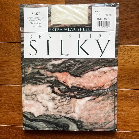 Berkshire Silky Extra Wear Sheer Control Top Sandalfoot Ivory Pantyhose Size 4