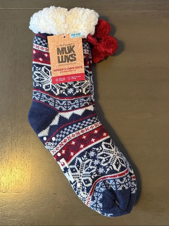 Muk Luks Cabin Socks with Bottom Grips NWT