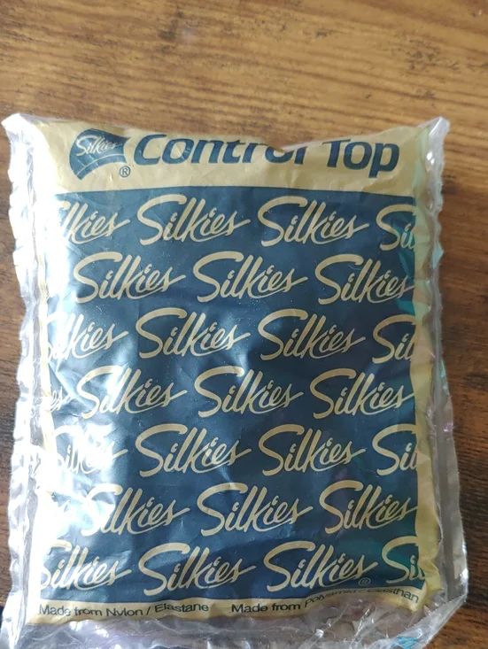NWT Medium Silkies Beige Control Top Pantyhose