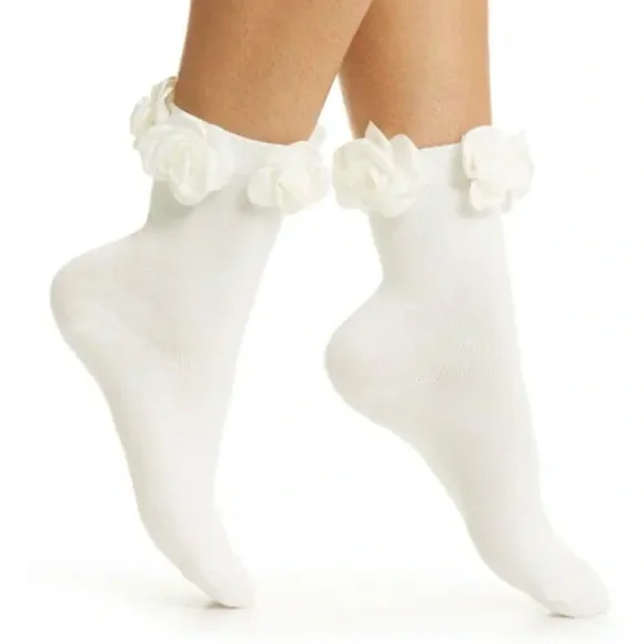 Casa Clara Paris Rosette Quarter Socks in White
