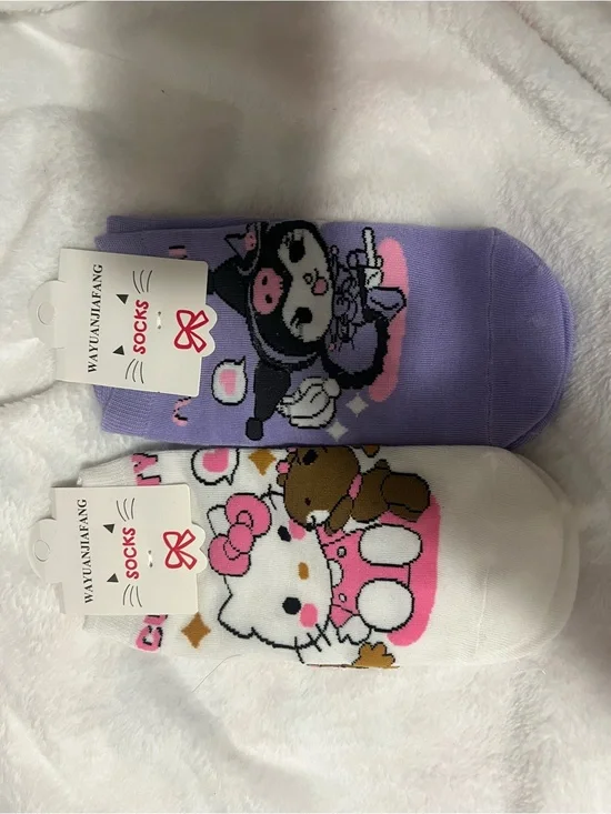 2 Socks Bundle white and purple