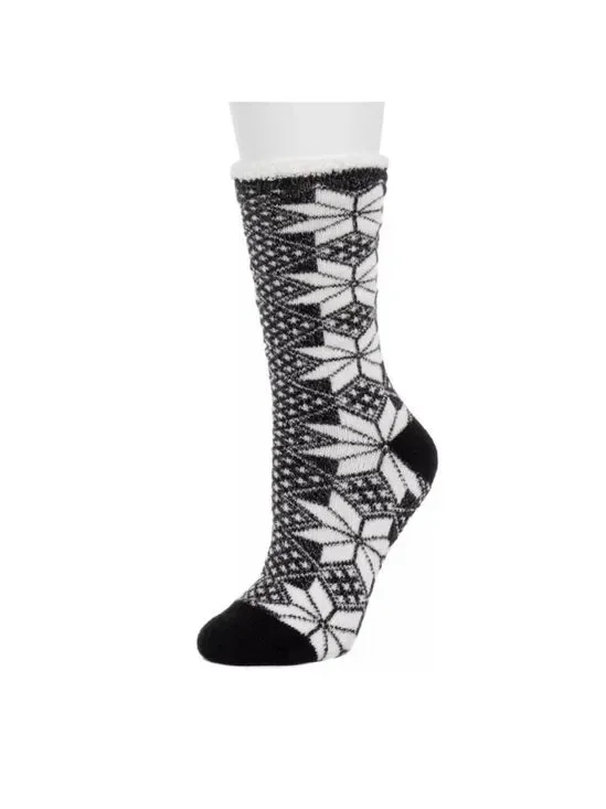 Cuddl Duds snowflake theme slipper socks with grips 9-11 black white