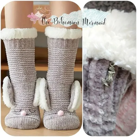 🍒NWT🍒 SNOW BUNNY NONSLIP SLIPPER SOCKS