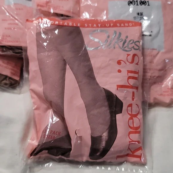 Women Silkies Knee Hi Regular‎ 3-pak Nude. 3 packages per purchase