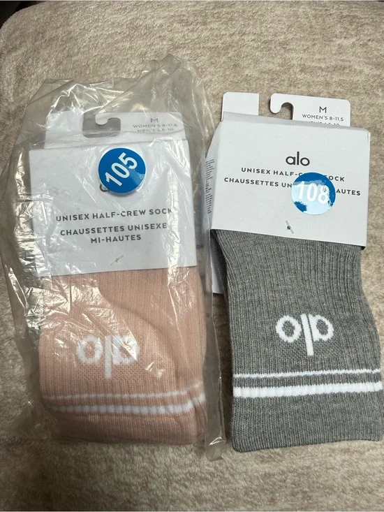 New ALO Yoga Unisex Half‑Crew Socks Pink Quartz and Heather Gray Medium