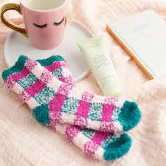 🌹 MARY KAY • New Cozy Warm Fuzzy Socks with free Mango Lotion • NWOT