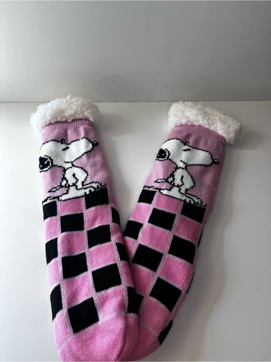 Cozy Pink Snoopy Fleece-Lined Crew Socks