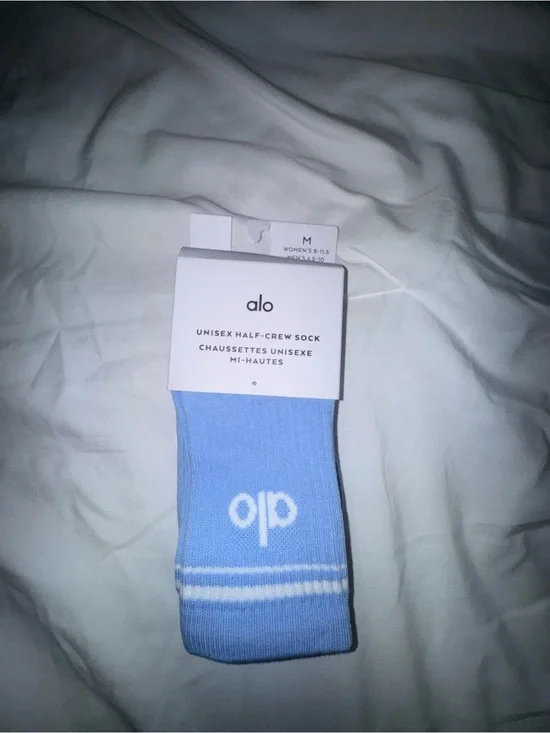ALO Yoga Half-Crew Socks - Seashell Blue/White