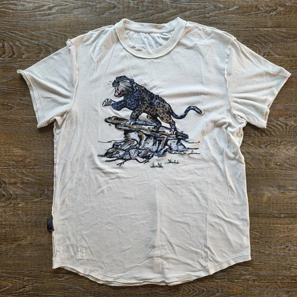 AKOO Mens XL Cream T-Shirt Embroidered Panther Graphic Raw Edge Curved Hem Tee