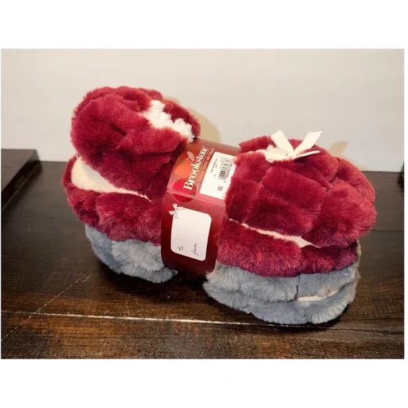 Brookstone 2-Pack Cozy Slipper Socks Anti slip Grippers Burgundy Grey Sz‎ 7-9.5