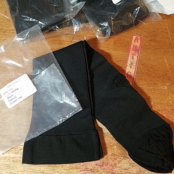 Black Knee High Closed Toe 20-30 mmHg Medium