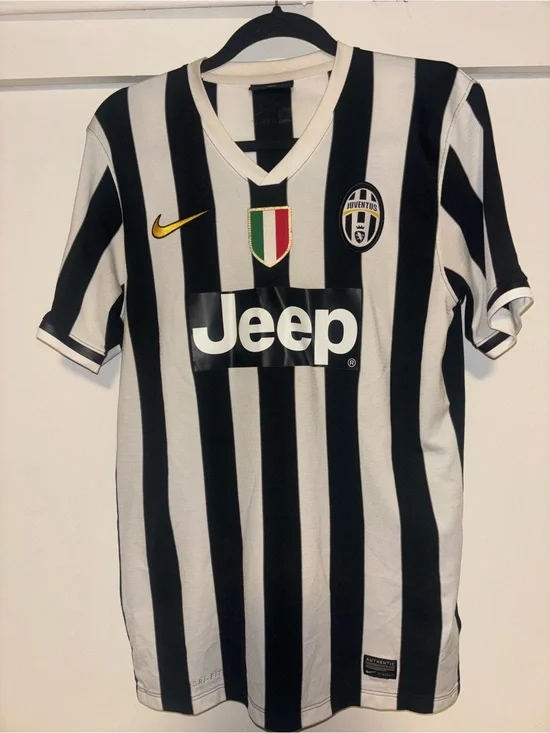 Authentic 2013/14 Nike Juventus Home Jersey - Size M (Flawed Tevez 10)