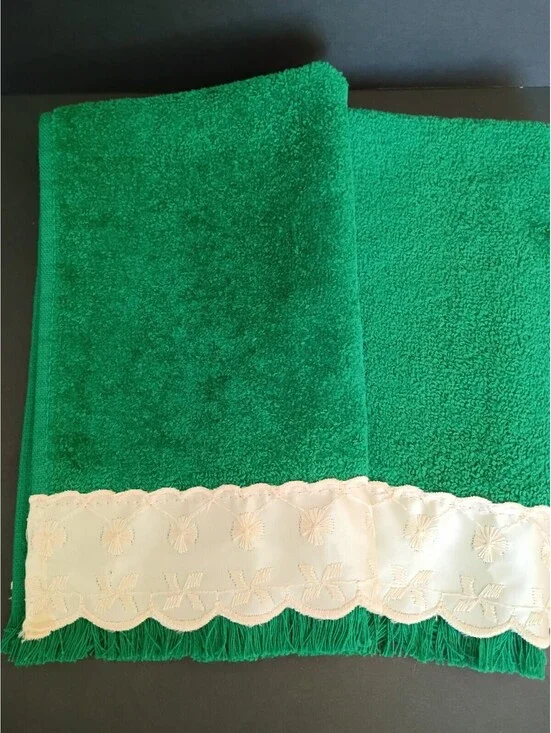Vintage Set 2 Green Satin Lace Trim Hand Towel Wash Cloth Fringe Edge Cannon USA