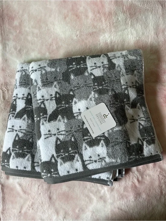 Gray Cat Print Set of 2 Bath Towels - Deborah Connolly Designs NWT