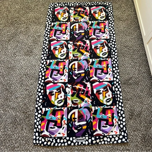 Missoni Pelin Guven Vintage Pop Art Faces Pattern Bath Towel‎