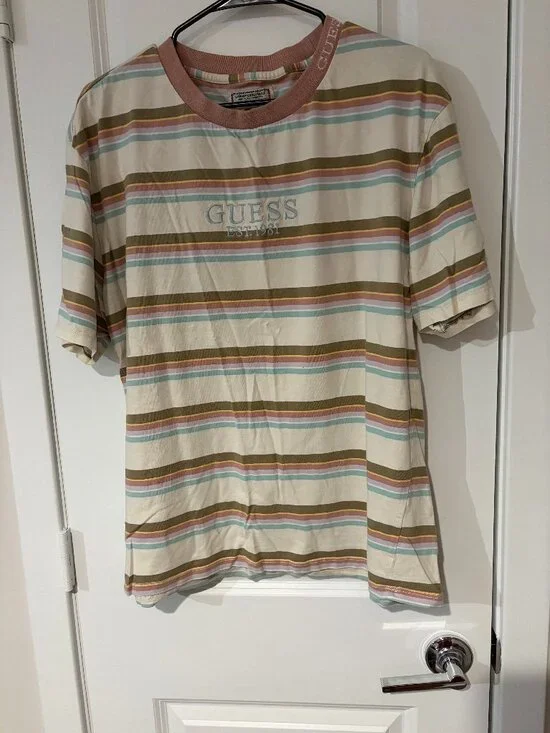 Guess Men's Large Horizontal Striped Short Sleeved T-Shirt