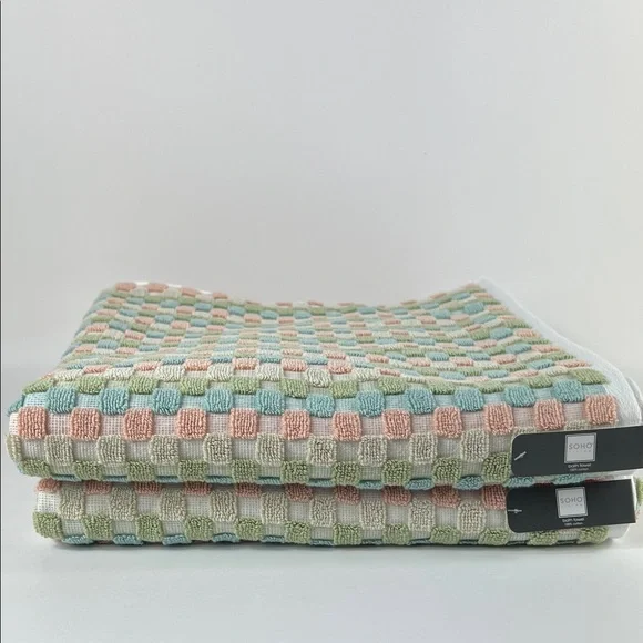 Soho Living Bath Towel Set Geometric Dots Pastel Green Blue Peach Set of 2 NEW