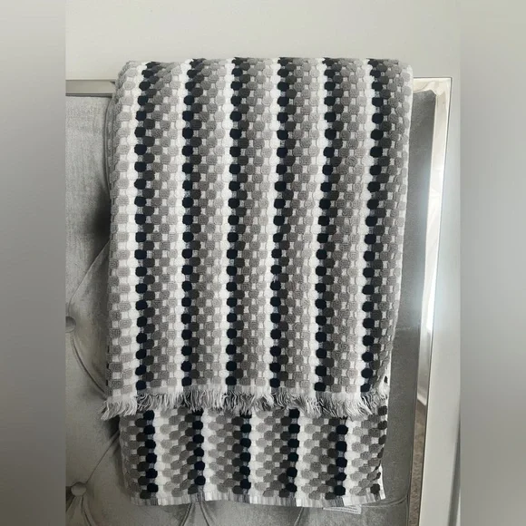 Deborah Connolly Home Set White Charcoal Bath Towels‎ with Fringe