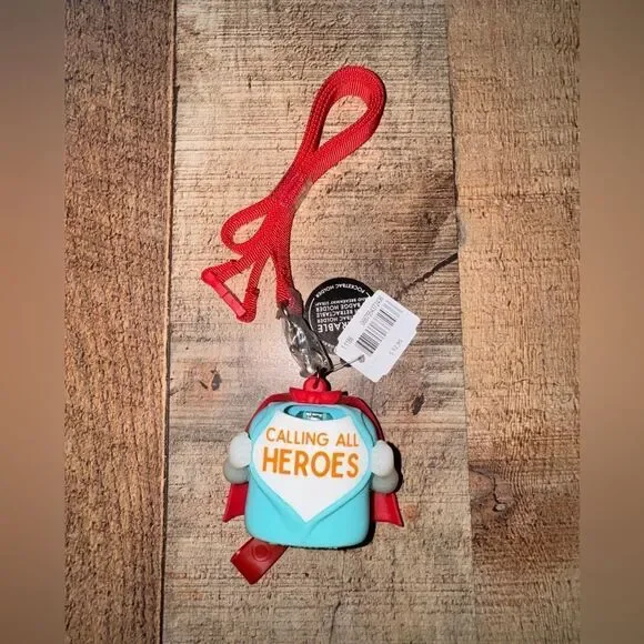 NEW! BATH & BODY WORKS CALLING ALL HEROES POCKETBAC HAND SANITIZER HOLDER.