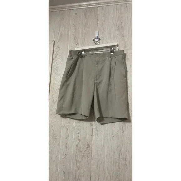 Louis Raphael Golf Khaki Pleated Mens Shorts Sz‎ 38