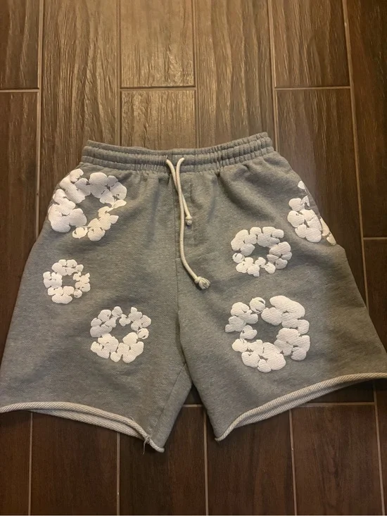 Men's Gray Floral Appliqué Athletic Shorts with Drawstring