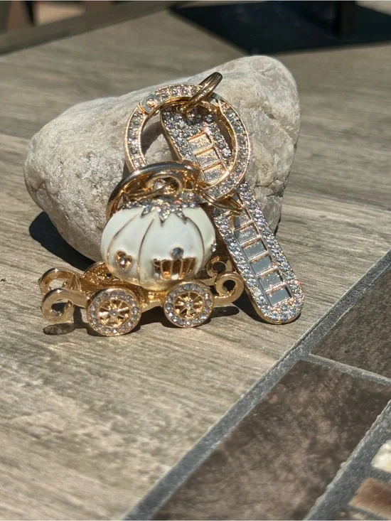 NWT Rhinestone Clear Pumpkin Cinderella Carriage 3D Keychain