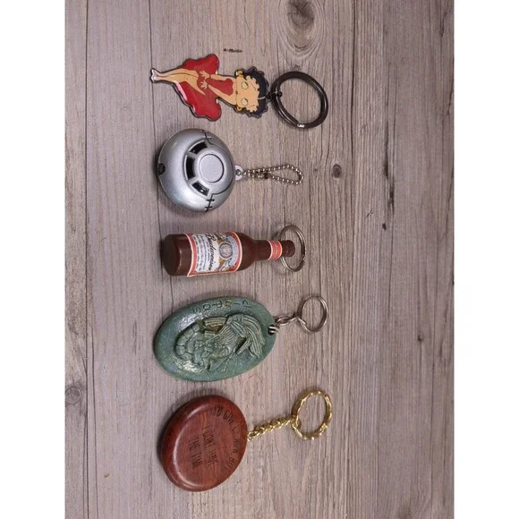 Assorted Lot Of 5 Key Chains- Betty Boop, Budweiser‎