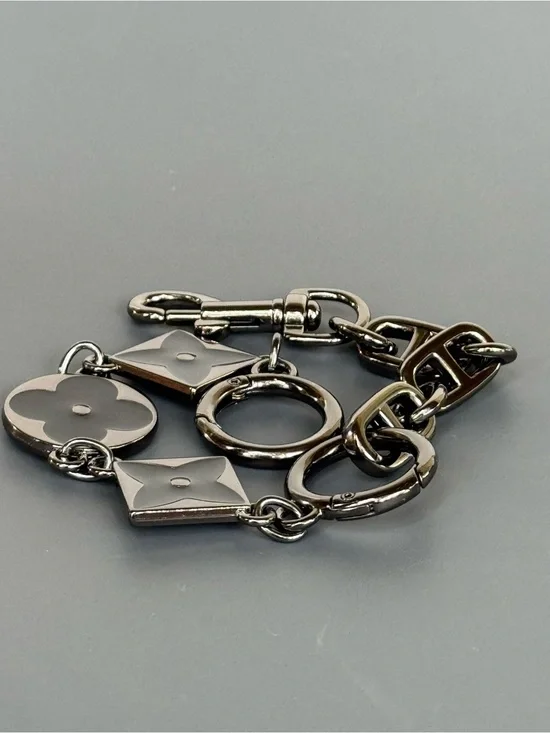 NWOT Gunmetal Quatrefoil Monogram Style Bag Charm Extender 8