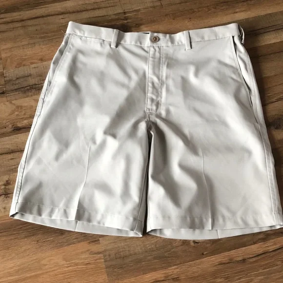 36 Waist Haggar cool 18 pro men’s golf shorts beige