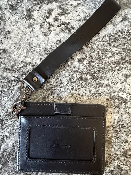 Andar Black Leather Wristlet Card Holder