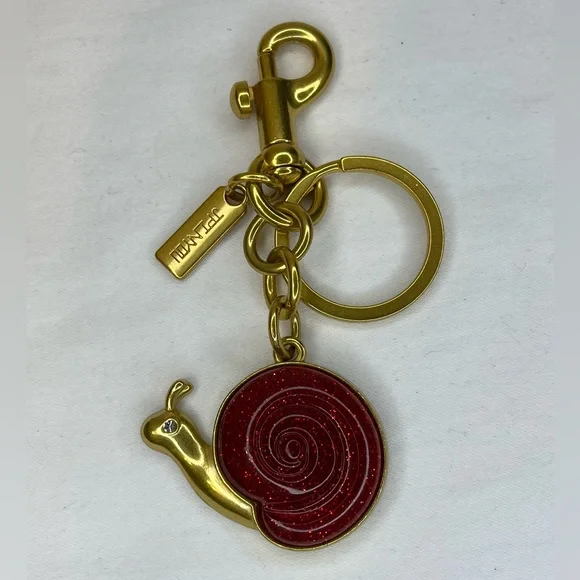 IWENYEHU Snail Charm