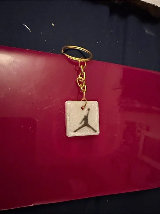 Jumpman Logo Keychain - Gold & White