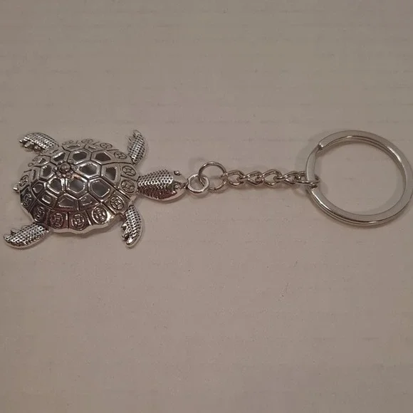 New In Packaging 1pc Silver Sea Turtle Keychain With Octopus‎ Style Keyring