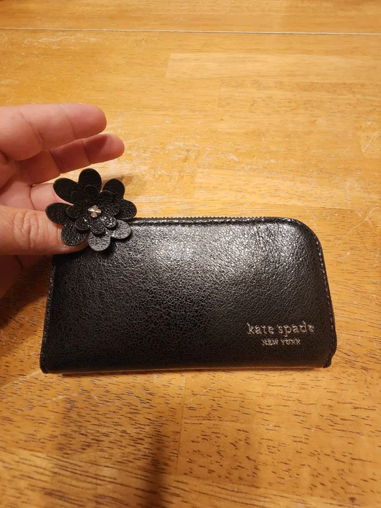 Kate Spade New York Devin Glazed Small Bifold Wallet in black