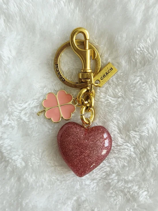 Beautiful Gold-Tone Pink Glitter Heart & Light Pink Clover Keyring Bag Charm