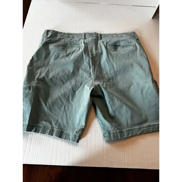 Tommy Bahama Mens 42 Green Stretch Shorts Swordfish Cargo Casual Flat Front