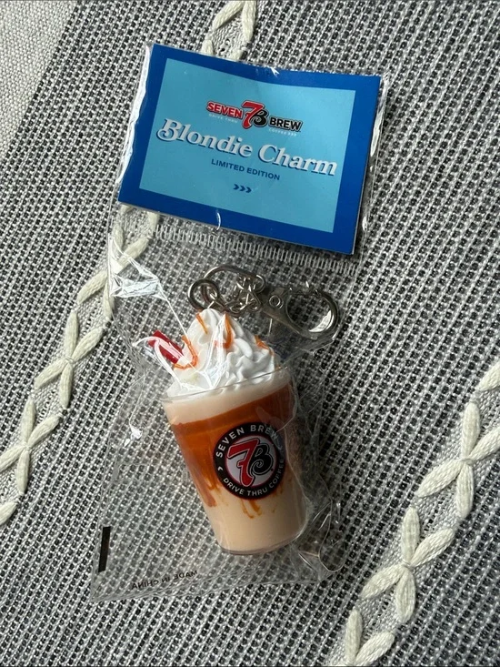 7 Brew Blondie Charm Keychain Limited Edition