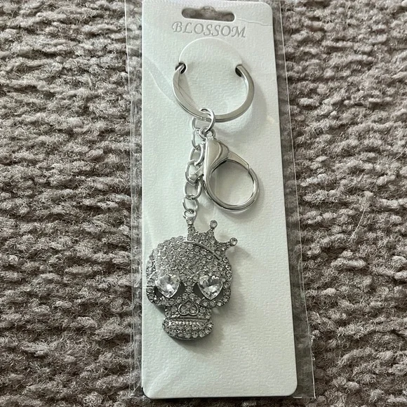 Blossom Crystal Skull Keychain - Silver