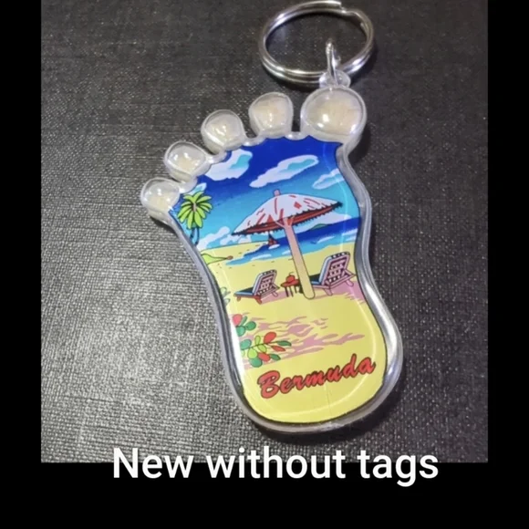 Bermuda Footprint Sand Ocean Beach Seashell Keychain/Key Ring NWOT