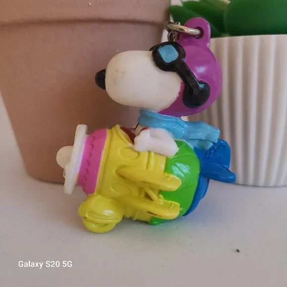 Unknown Brand Snoopy Flying An Easter‎ Egg Plane Keychain Multi-Color Vintage