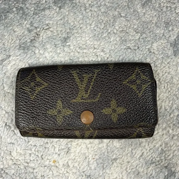 Louis Vuitton Monogram Key Case Holder 4 Key