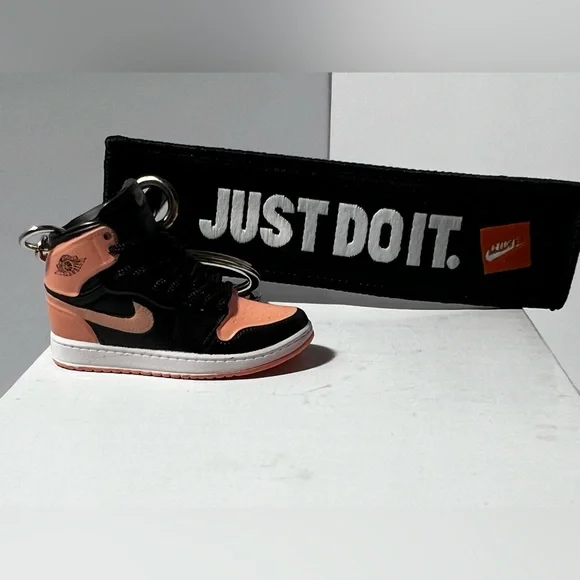 3D mini sneaker shoe keychain Black and Pink novelty‎ trinkets