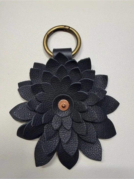🖤NEW Black Leather Flower Keychain with Brass Ring🖤