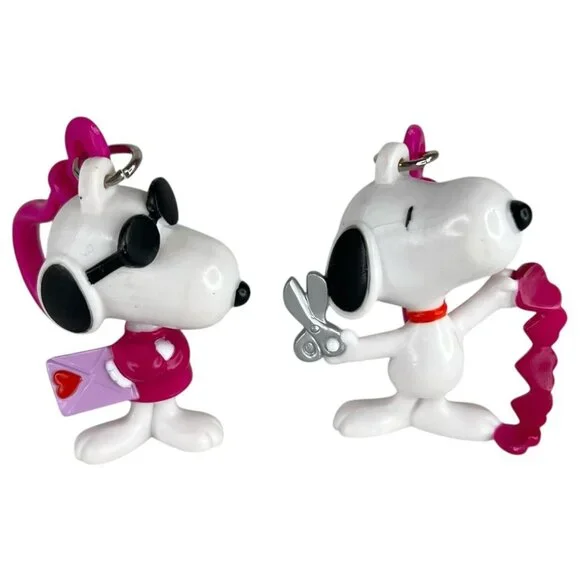 2 Vintage Joe Cool Snoopy Clip On Keychain Valentines Day Cutting‎ Hearts Card