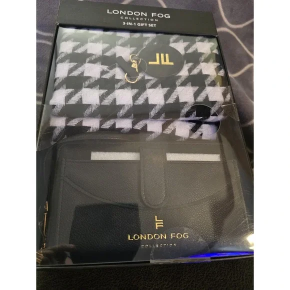 London Fog Wallet Scarf  And‎ Keychain.  3-in-Gift Set