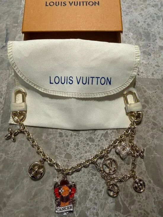 RARE and STUNNING BNNU ZODIAC FASHION BAG CHARM! Comes with Dustbag and LV BOX!