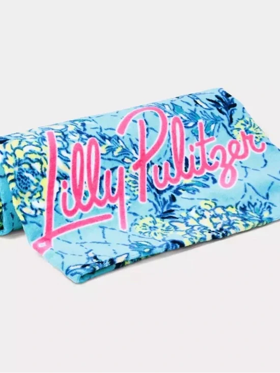 Lilly Pulitzer Beach Towel in BELLEVUE BLUE BREAKERS BEACH GWP