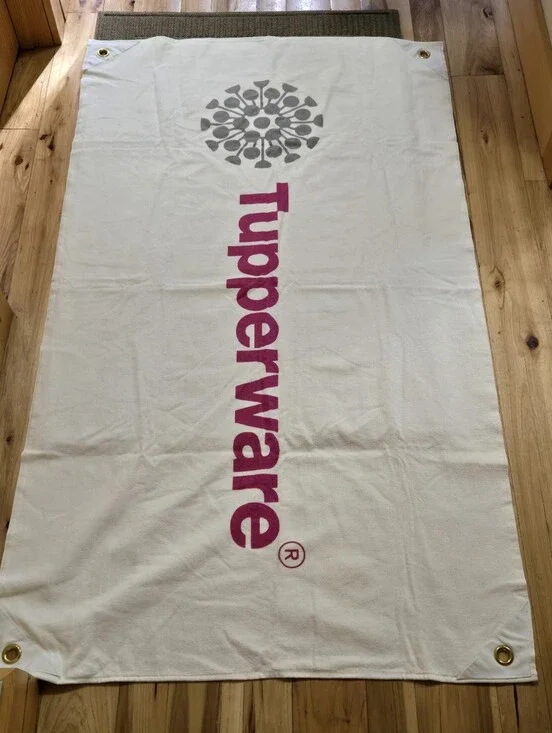 VINTAGE NOS TUPPERWARE WHITE BEACH TOWEL WITH STAKES OUTDOOR VACATION TRAVEL